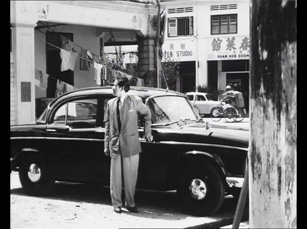 Still from 'Che Mamat Parang Tumpol' (Film source: Asian Film Archive. Courtesy of ©Cathay-Keris Film Pte. Ltd.) 