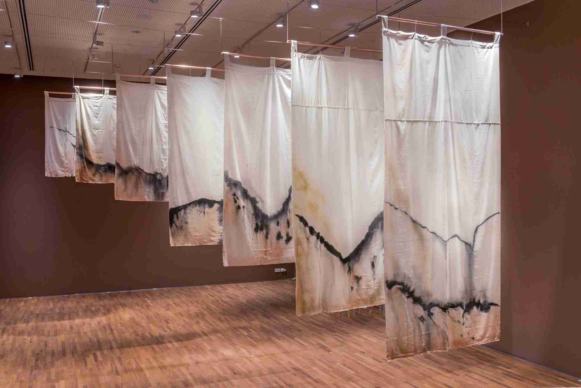 Fig. 2: Tang Da Wu, 'Gully Curtains', 1979. Ink and mineral pigment on cloth. Collection of National Gallery Singapore. Image courtesy of Joseph Nair.